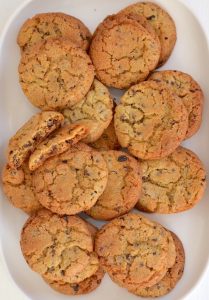 cookies al caffè con gocce di cioccolato fondente