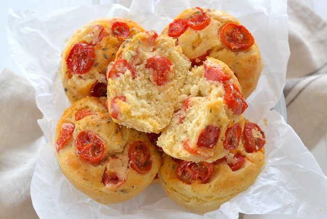 muffin salati con pomodorini e origano soffici