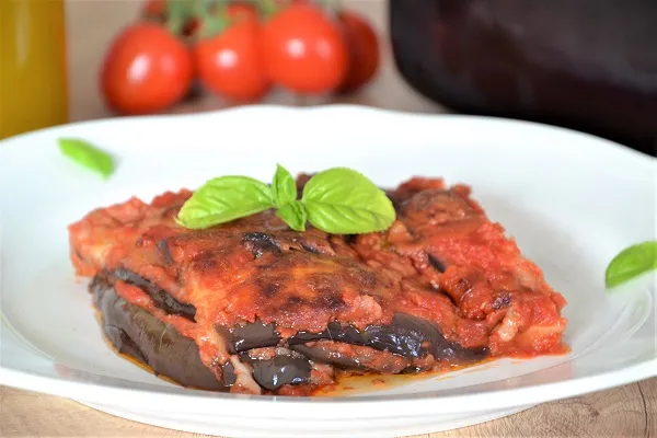 melanzane alla parmigiana servite